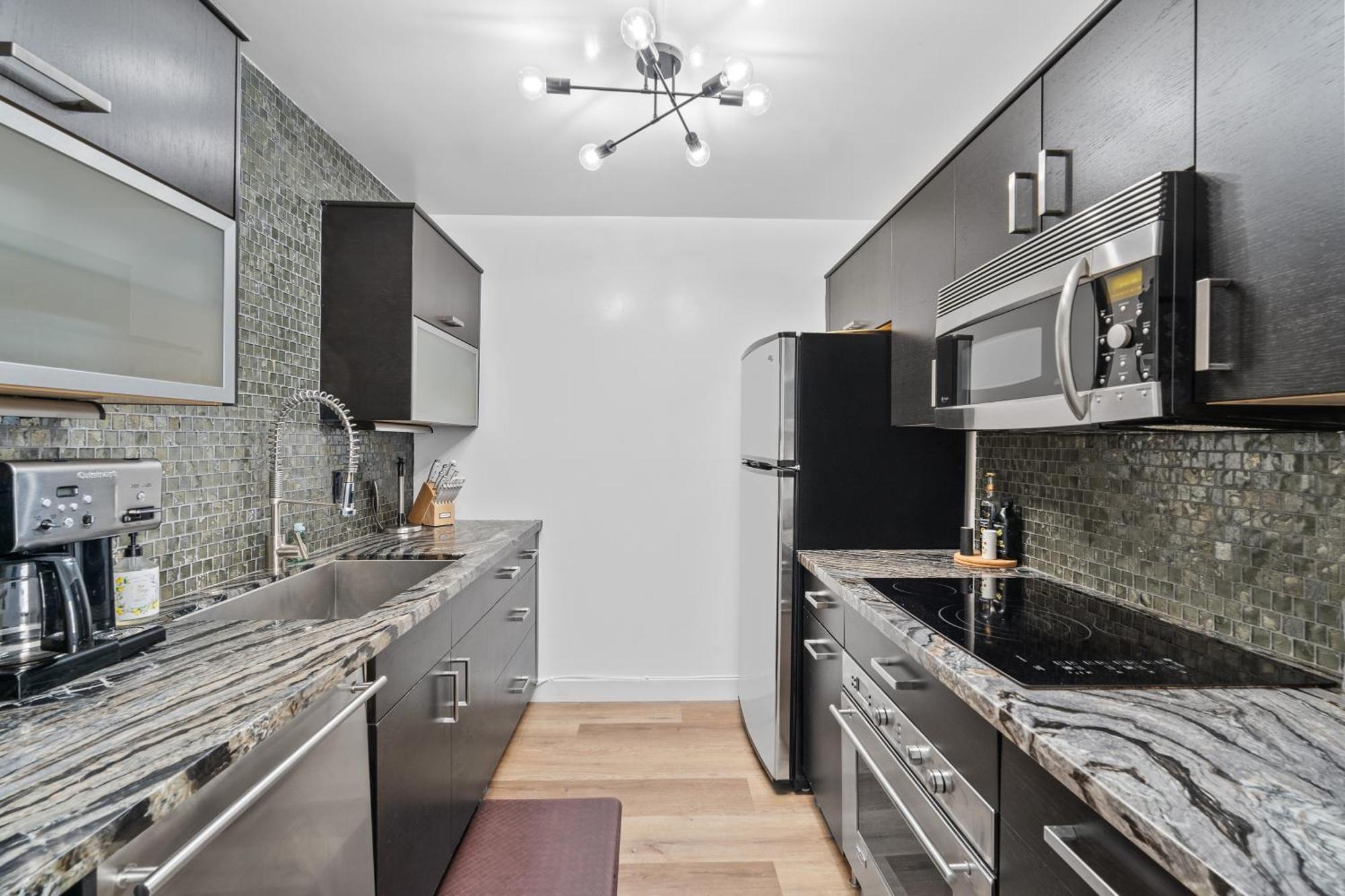 Primo Location - Heated Pool & Parking Apartment Scottsdale